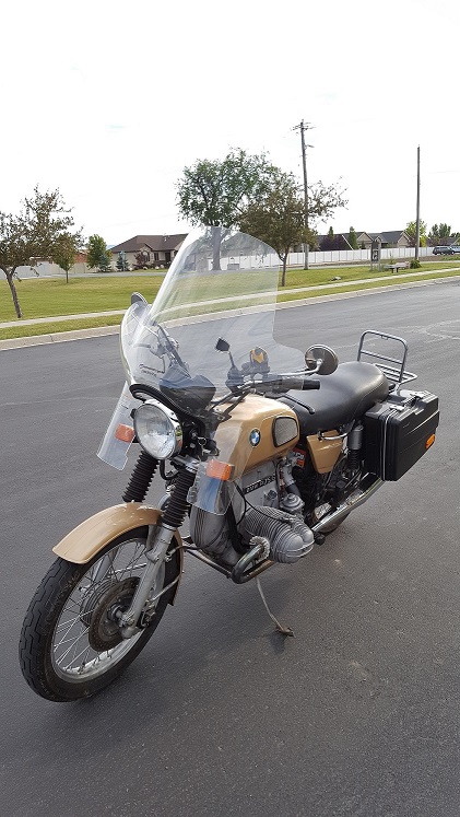 Latest picture (While pushing the bike back home) shows the new windscreen and the freshly attached rear luggage rack.